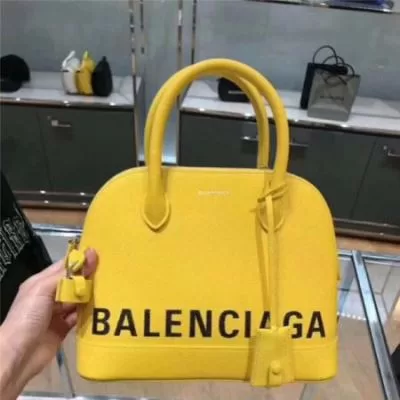 バレンシアガ BALENCIAGA ★安心★追跡付 手持ち&ショルダー掛け 大人っぽい雰囲気