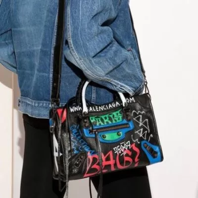 バレンシアガ BALENCIAGA ★安心★追跡付 手持ち&ショルダー掛け トップトレンド2021