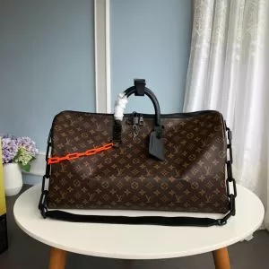 LOUIS VUITTON 優しい色味がかわいい ルイ ヴィトン今季トレンド新作はこれ スーツケース 速報2020年秋ファッショントレンド
