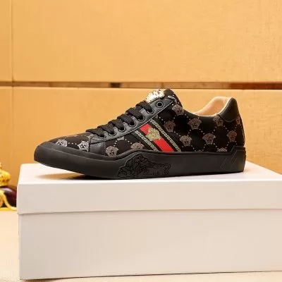 カジュアルシューズ/スニーカー ヴェルサーチ VERSACE 今年も人気 完売必須☆お早めに