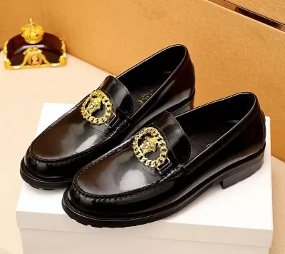 カジュアルシューズ/スニーカー ヴェルサーチ VERSACE 今年も人気 オンライン限定商品