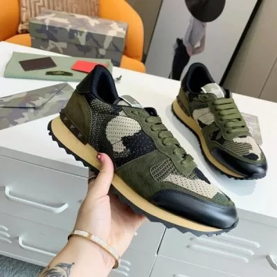 カジュアルシューズ/スニーカー ヴァレンティノ VALENTINO 今年も人気 最新商品即完売必至
