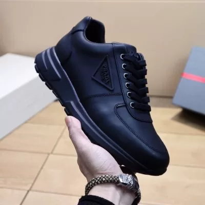 カジュアルシューズ/スニーカー プラダ PRADA スニーカー 今年も人気 セール価格