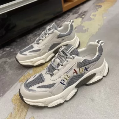 カジュアルシューズ/スニーカー プラダ PRADA スニーカー 今年も人気 オンライン限定商品