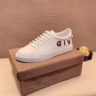 カジュアルシューズ/スニーカー ジバンシィ GIVENCHY 今年も人気 激レア 入手困難