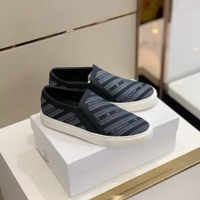 カジュアルシューズ/スニーカー ジバンシィ GIVENCHY 今年も人気 足下注目してくれる