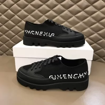 カジュアルシューズ/スニーカー ジバンシィ GIVENCHY 今年も人気 完売必須