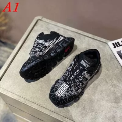VERSACE ヴェルサーチ スニーカー 今年も人気 ACAF