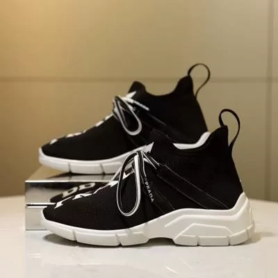 PRADA プラダ スニーカー 足下注目してくれる AS