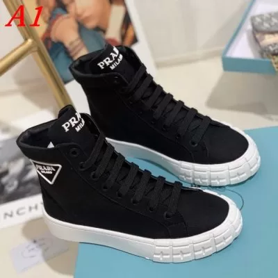 PRADA プラダ スニーカー 今年も人気 AV
