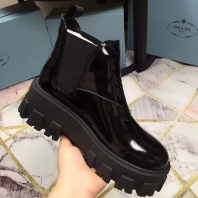 PRADA プラダ スニーカー 今年も人気 AZ