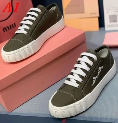 MIU MIU ミュウミュウ スニーカー 人気確定 AQ