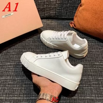 MIU MIU ミュウミュウ スニーカー セール価格 AY
