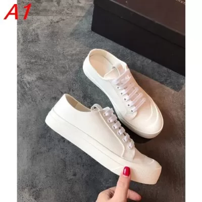 BOTTEGA VENETA ボッテガヴェネタ スニーカー 新作売切れ続出 AT