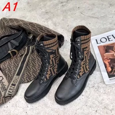 FENDI フェンデイ ブーツ 完売間近 AY