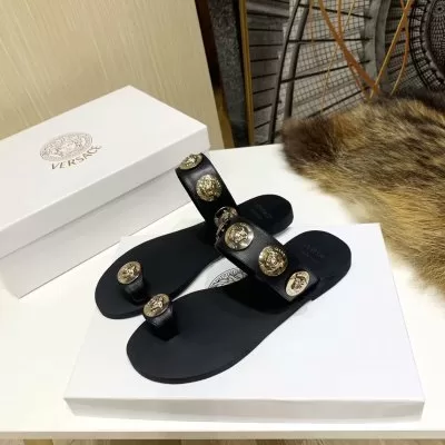 VERSACE ヴェルサーチ サンダル/ミュール 限定品 人気No.1 AR