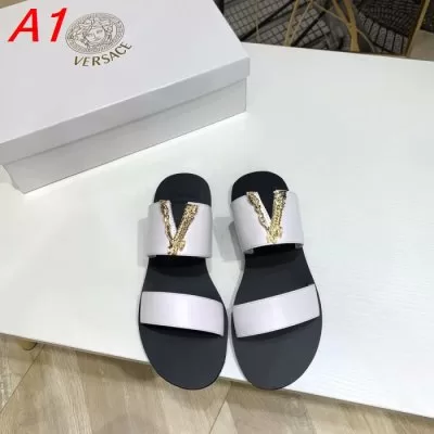 VERSACE ヴェルサーチ サンダル/ミュール 期間限定価格 AQ