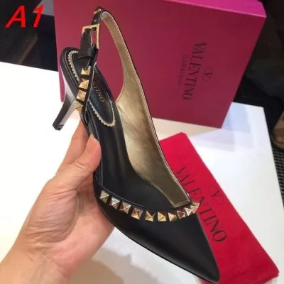 VALENTINO ヴァレンティノ サンダル/ミュール 完売間近 AT