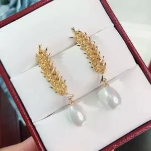 今年の春トレンドスワロフスキー20SSトレンド SWAROVSKI ピアス おしゃれな人が持っている