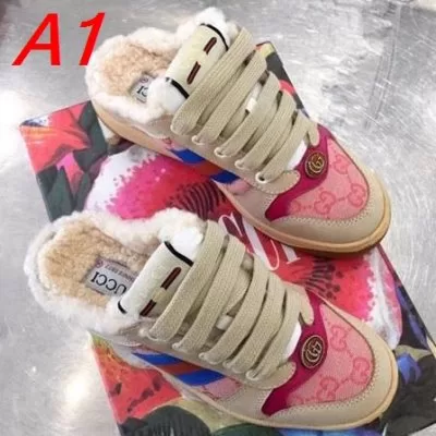 GUCCI グッチ サンダル/ミュール 足下注目してくれる AX