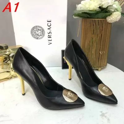VERSACE ヴェルサーチ パンプス 新作売切れ続出 AT