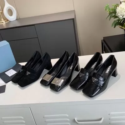 PRADA プラダ ローヒール 限定デザイン大人気完売前に ABAH