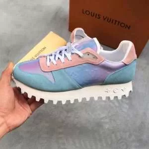 人気ファッション雑誌でも掲載 ルイ ヴィトン LOUIS VUITTON 20202020秋冬のファッション ランニングシューズ 機能性が良くブランド新品
