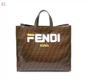 人目を引く存在感 2020年秋冬入荷 FENDI フェンディ 3色可選 トートバッグ 秋季超人気アイテム