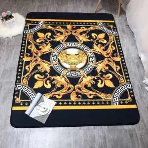 ラグカーペット高弾力で踏み心地も抜群 ヴェルサーチ 安定性機能性が高く VERSACE 2020春夏のトレンド新商品