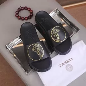 2020夏ファション新品 サンダル リラックス感のあるゆったり ヴェルサーチVERSACE 抜け感スゴイ