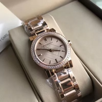 バーバリー BURBERRY 時計 ウォッチ 高級感溢れるデザイン