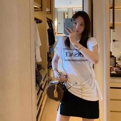 VERSACE ヴェルサーチ 半袖Tシャツ 着回し力抜群