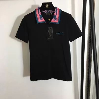 VERSACE ヴェルサーチ 半袖Tシャツ 高級感溢れるデザイン