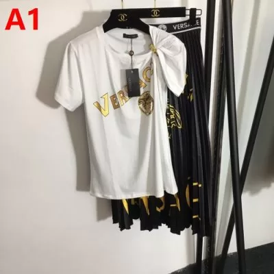 VERSACE ヴェルサーチ 半袖上下セット 高級感演出