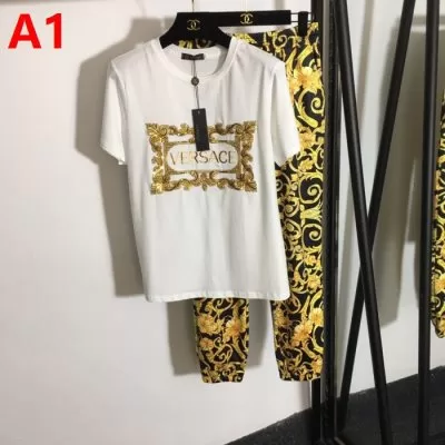 VERSACE ヴェルサーチ 半袖上下セット お買得