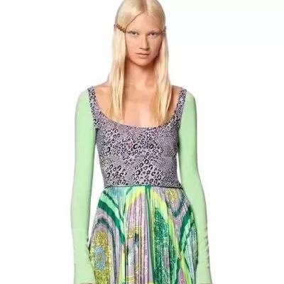 VERSACE ヴェルサーチ 長袖Tシャツ 美品!