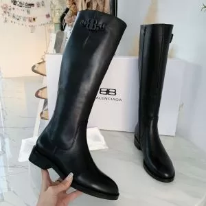 202020秋冬トレンドファッション バレンシアガ BALENCIAGA 最新秋冬トレンドをチェック レザーブーツ 秋冬流行りファション