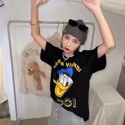 GUCCI グッチ 半袖Tシャツ ふわふわ生地は肌触りのよい