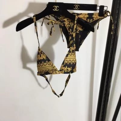 VERSACE ヴェルサーチ 水着 顔を引き立つ