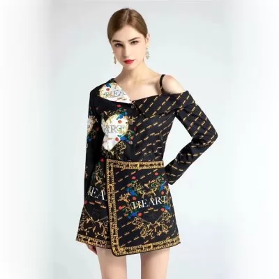 VERSACE ヴェルサーチ セットアップ上下 高級感溢れるデザイン