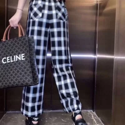 BALENCIAGAバレンシアガ パンツ 高級感溢れる