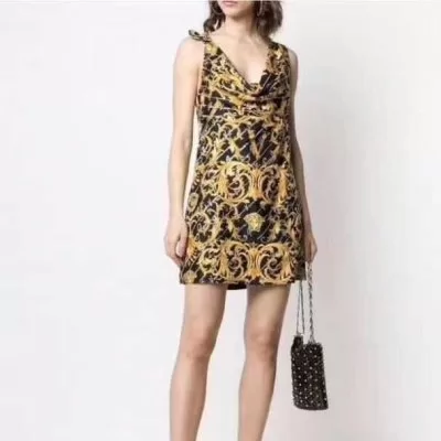 VERSACE ヴェルサーチェ ワンピース 売れ筋!
