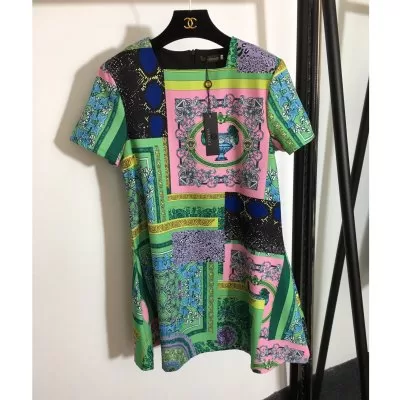 VERSACE ヴェルサーチェ ワンピース 【激安】