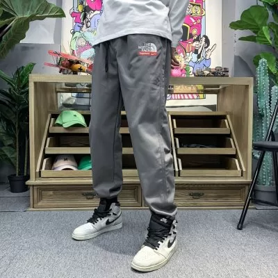 SUPREME シュプリーム チノパン