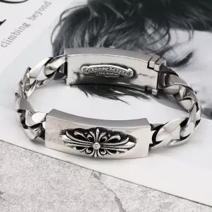 派手すぎず クロムハーツ CHROME HEARTS 今年の夏は着こなしブレスレット 特に注目したい