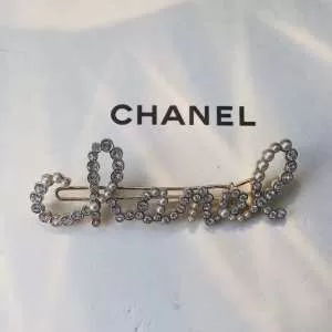 スタイルアップ ヘアアクセサリー シンプルなファッション シャネル CHANEL 2020モデル