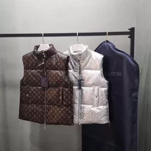 2020秋冬人気色おすすめ　2色可選　ルイ ヴィトン人気ブランドの新作秋冬トレンド　 LOUIS VUITTON　ダウンジャケット　秋トレンドの新定番