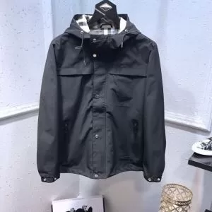 海外大人気 バーバリー BURBERRY 今なお素敵なアイテムだ フード付きコート 大幅割引価格