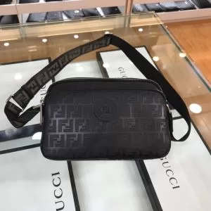 最先端のスタイル フェンディ FENDI 注目度が上昇中 ミニバッグ 2020SS人気