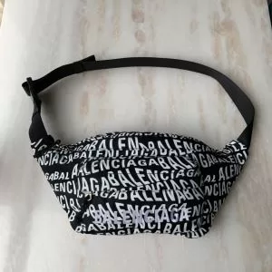 おしゃれに秋を迎えるために バレンシアガ人気ブランドの秋冬新色 BALENCIAGA ウエストバック 2020トレンドカラー秋冬セール